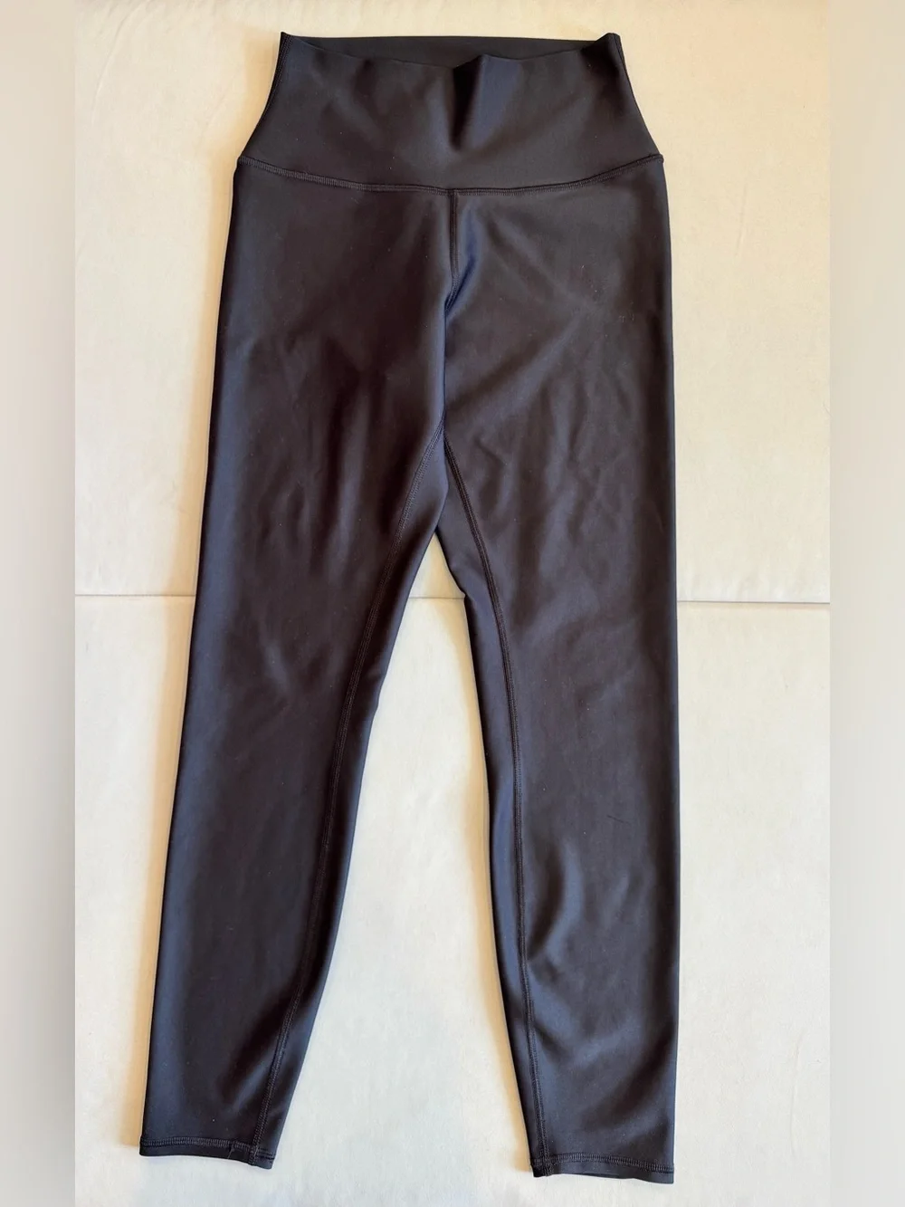 ALO Yoga 7/8 High-Waist Airlift Legging (Size M)
